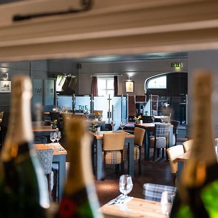 The World'S End - Northampton Hotel Ecton Exterior photo